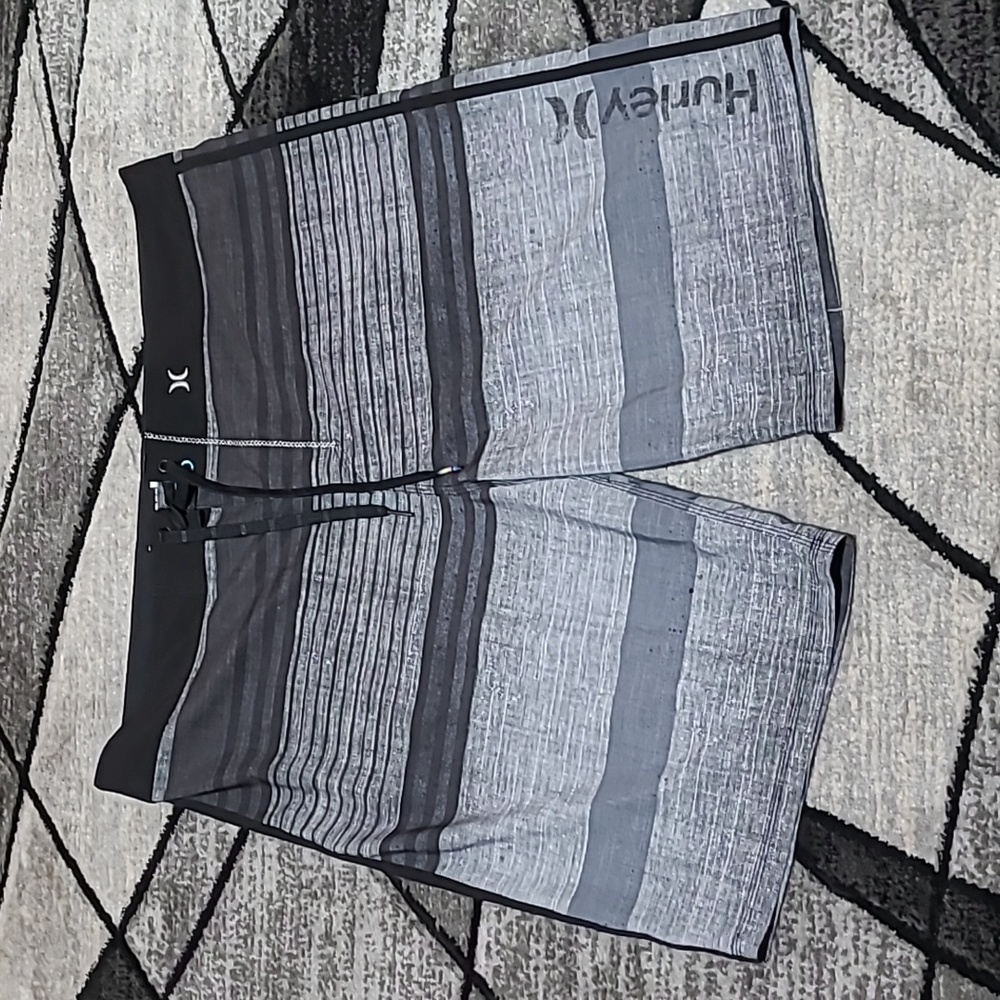 HURLEY PHANTOM OMBRE BLACK & GRAY STRIPE LOGO FLEX-TIE POCKET BOARD SHORTS